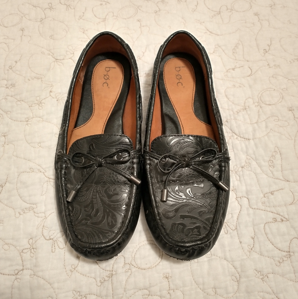 b.o.c. Black Leather Loafer Size 8